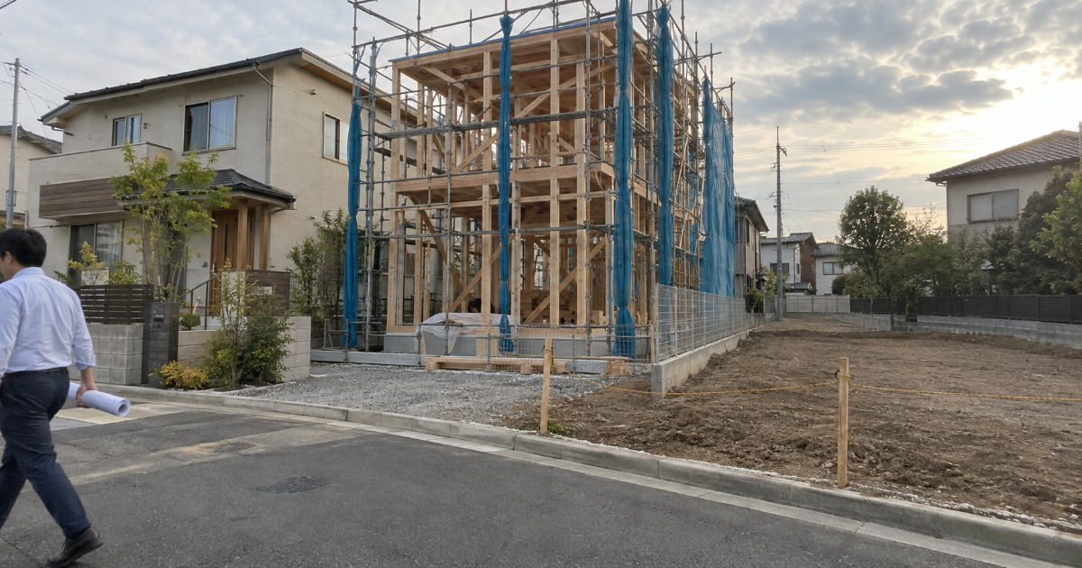 建売と注文の中間の家とは？｜セミオーダー・規格住宅・自由設計・建築条件付きの違いを、規約と契約の型で整理