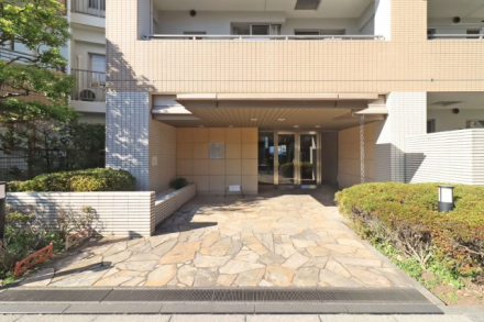 30160_573768_37_440_440