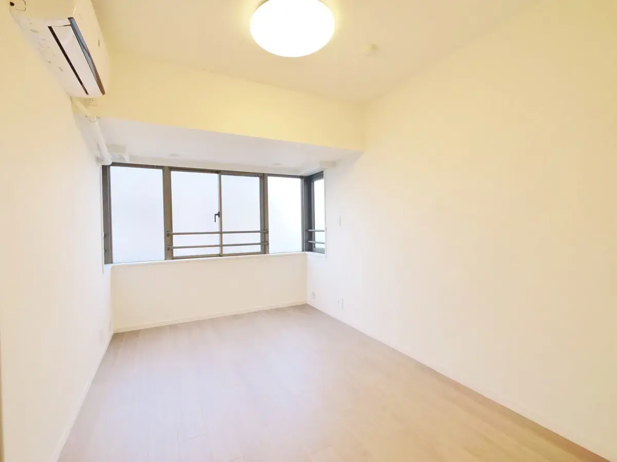 378052372_pcViewLargerHeight