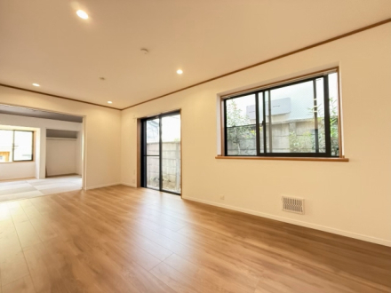 55541_58925_3_440_440