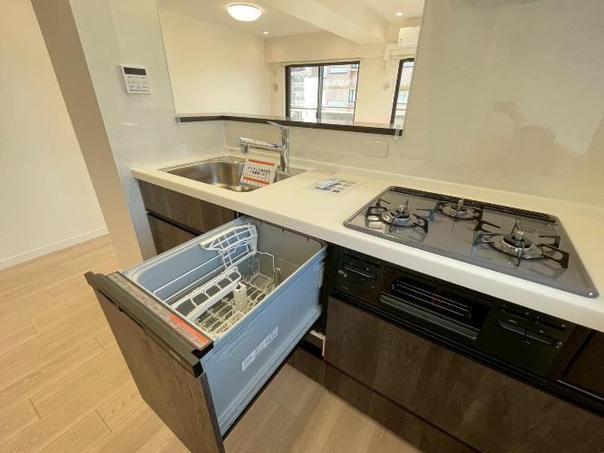 N301210000_img_3182749795278090218